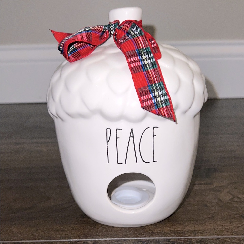 NWOT Rae Dunn Peace Acorn Birdhouse